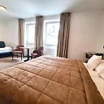 Hotel Avion